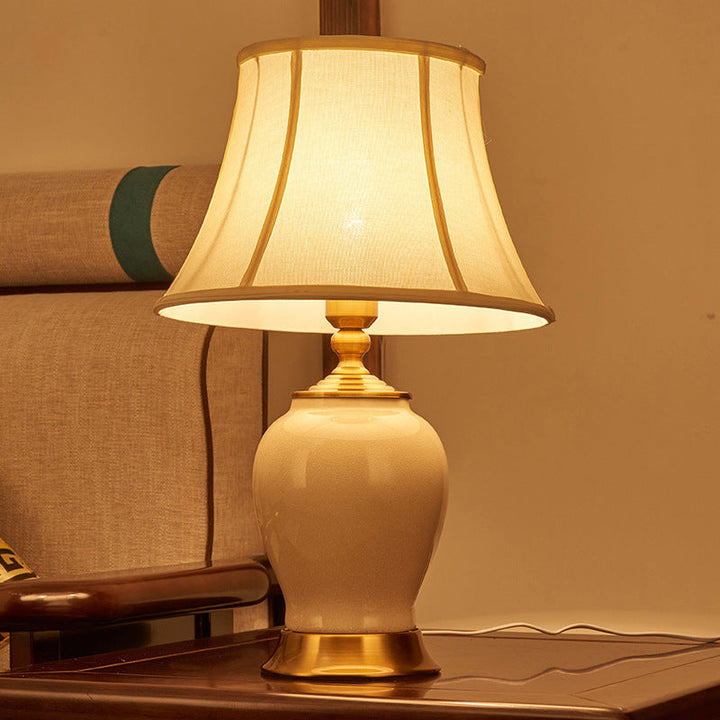 Traditionelle chinesische Stoff-Tischlampe mit rundem Lampenschirm und Keramikvase, Basis mit 1 Licht fürs Arbeitszimmer 