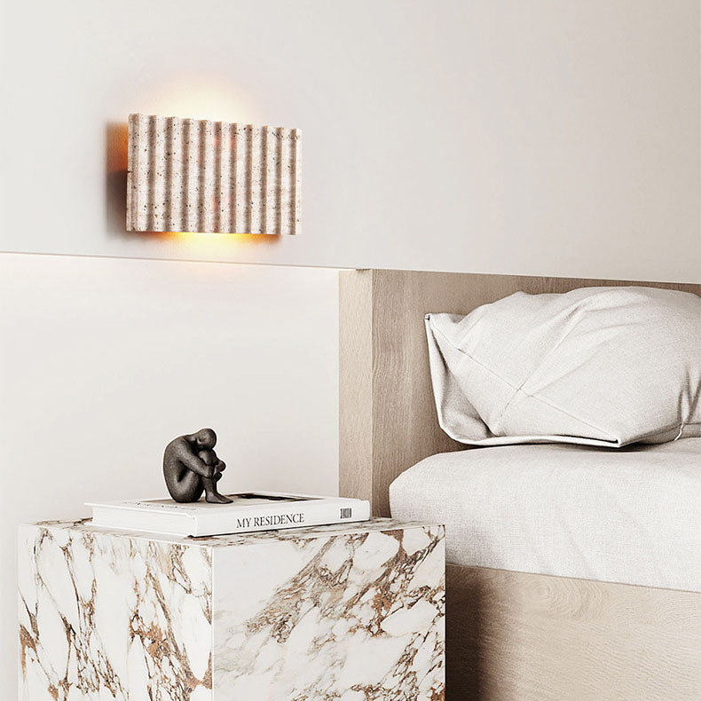 Aplique de pared de 1 luz con pantalla rectangular de travertino beige retro contemporáneo para dormitorio 