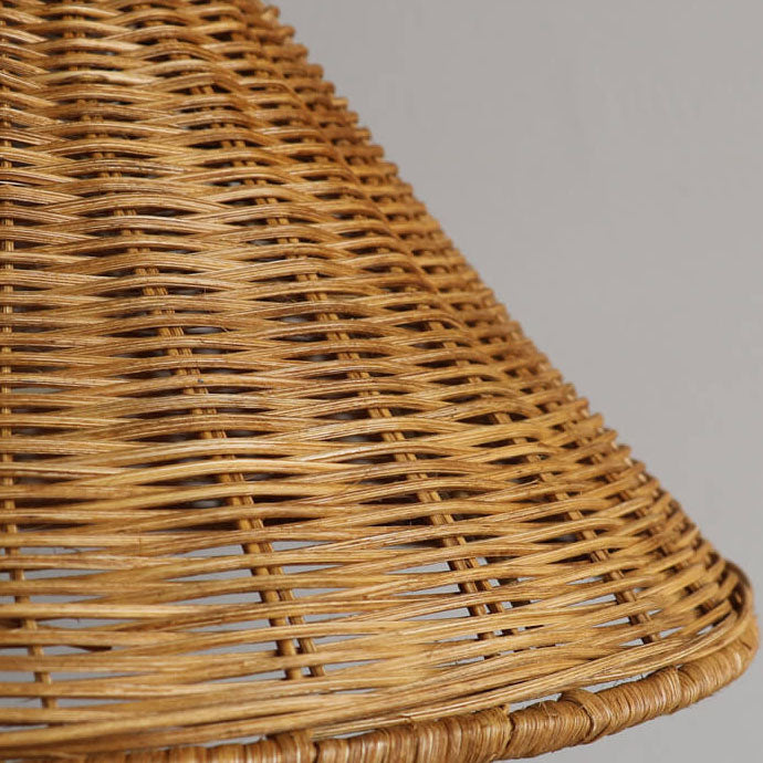 Moderne skandinavische Pendelleuchte mit Rattangeflecht, Eisen und Holz in Kegelform, 1-flammig, für das Wohnzimmer 