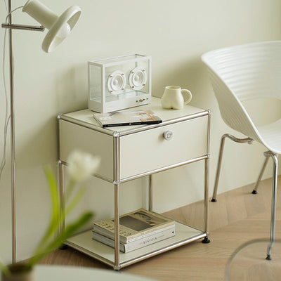 Table de nuit moderne minimaliste en acier inoxydable avec cadre carré, planche à vide en plastique et 1 tiroir pour chambre 