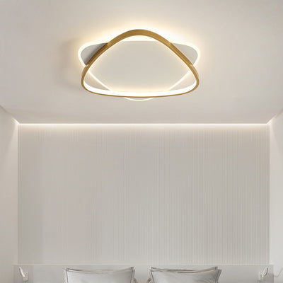 Luz de techo LED de montaje empotrado de hierro acrílico triángulo minimalista moderno para dormitorio 