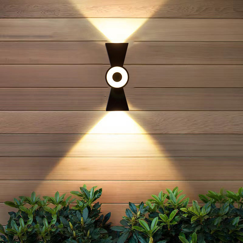 مصباح حائط LED من الألومنيوم على شكل عقدة صينية مقاوم للماء بتصميم بسيط حديث على شكل ساعة رملية للاستخدام في الفناء الخارجي 
