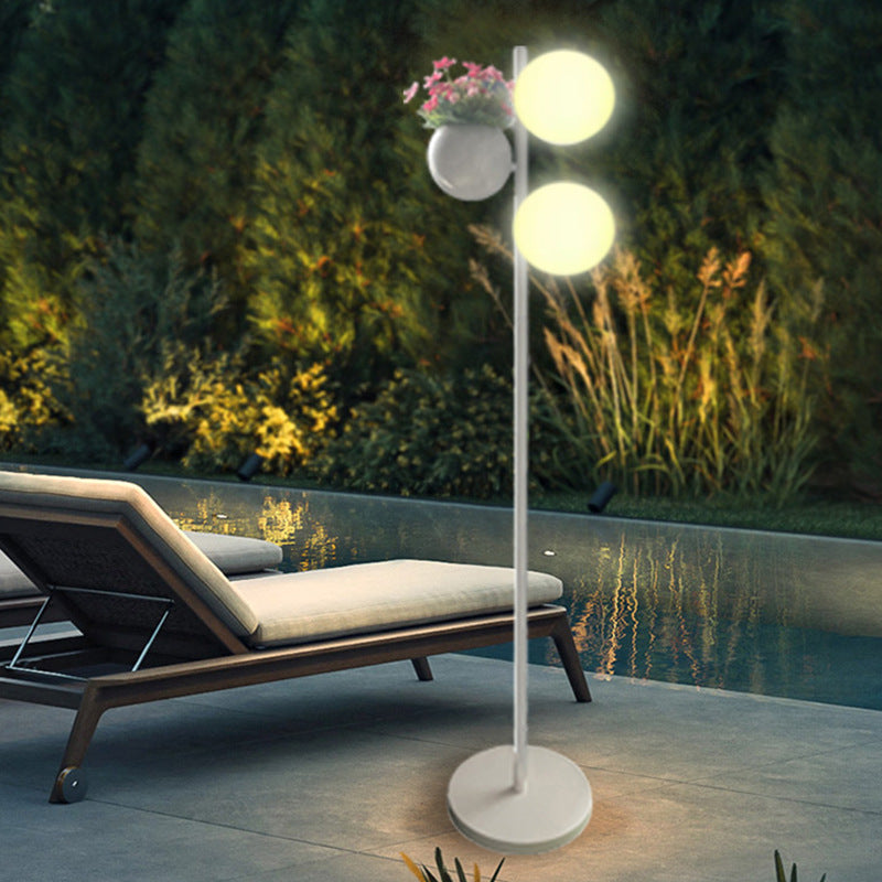 Lampe de sol contemporaine créative en forme de globe PE avec abat-jour LED étanche pour décoration de pot de fleurs pour patio extérieur 
