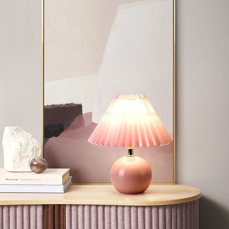 Moderne minimalistische runde plissierte Keramik-PVC-Tischlampe mit 1 Licht für Schlafzimmer 