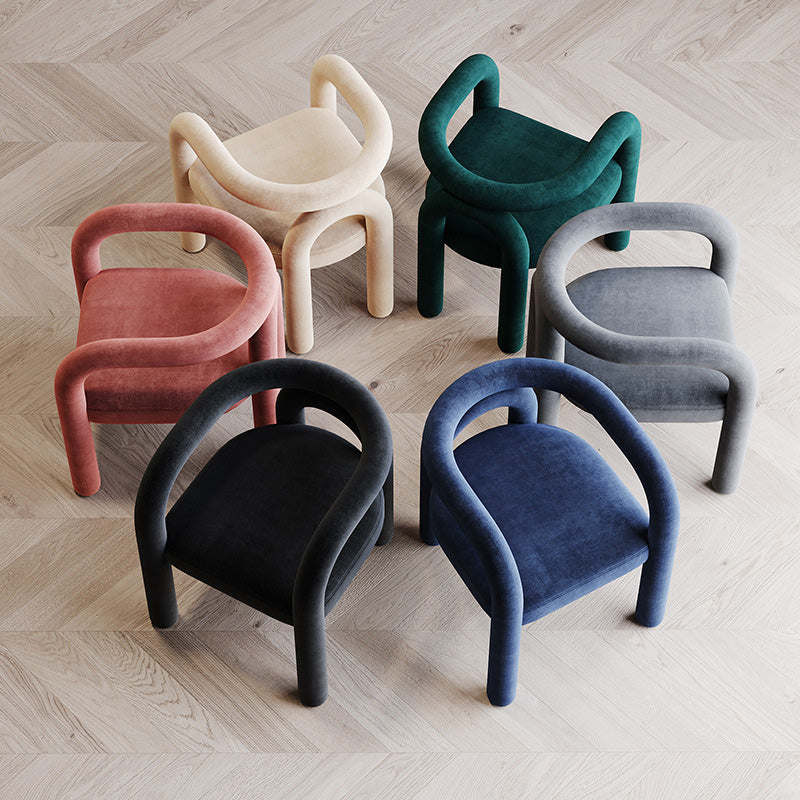 Chaise contemporaine en velours scandinave incurvé avec dossier en acier au carbone pour salon 