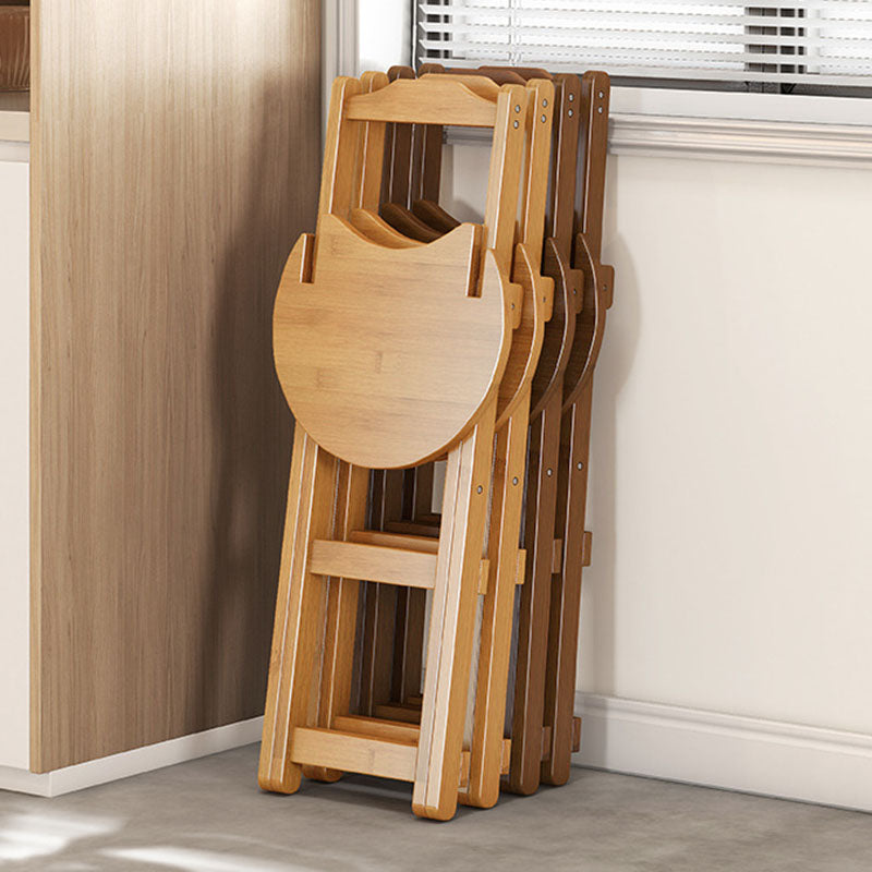 Simplicidad contemporánea Taburete de bar plegable con patas en forma de X de bambú Respaldo bajo Reposapiés para comedor 