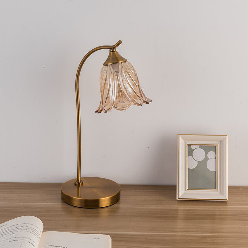 Lampe de table moderne Art Déco ronde en forme de fleur en métal et verre à 1 lumière pour chambre à coucher 