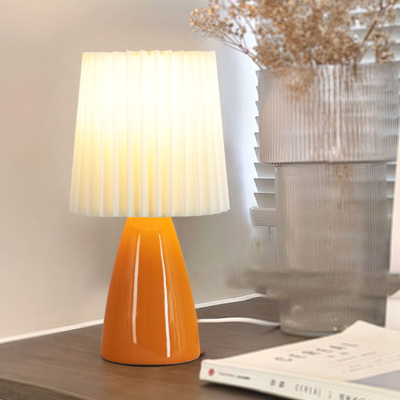 Lampe de table à 1 lumière avec base en céramique plissée en tissu de simplicité contemporaine pour salon 