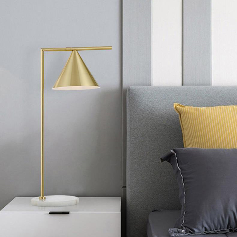 Moderne minimalistische lange Kegel Hardware 1-Licht Tischlampe für Schlafzimmer 