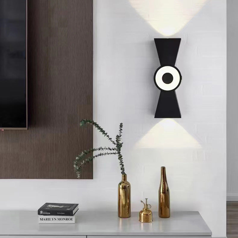 مصباح حائط LED من الألومنيوم على شكل عقدة صينية مقاوم للماء بتصميم بسيط حديث على شكل ساعة رملية للاستخدام في الفناء الخارجي 