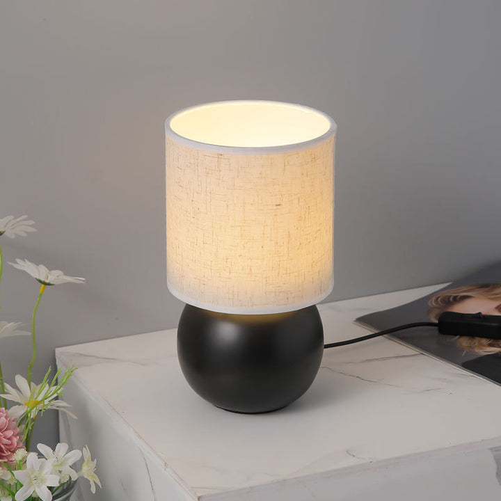 Traditionelle Vintage Runde Kugel Keramik Stoff LED Tischlampe für Schlafzimmer 