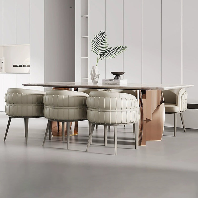 Zeitgenössischer Luxus gebogener PU-Leder gepolsterter Kohlenstoffstahl Esszimmerstuhl Rückenlehne Armlehne für Esszimmer 