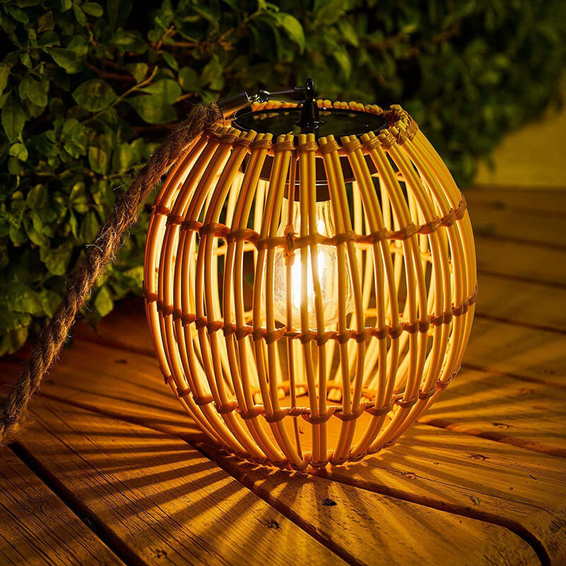 Lámpara colgante impermeable LED solar con jaula de tejido de ratán vintage tradicional para patio exterior 