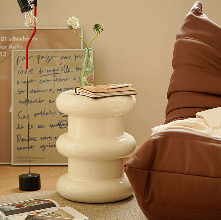 Moderner minimalistischer zylindrischer Kunststoff-Beistelltisch für das Wohnzimmer 