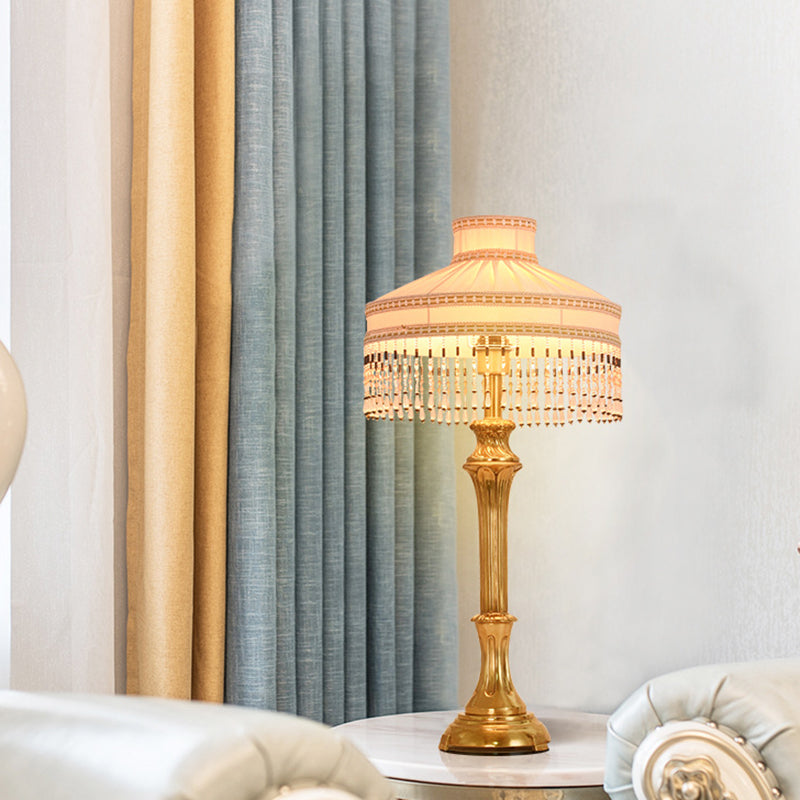 Zeitgenössische Luxus-Tischlampe aus Stoff mit rundem Schirm und Messingsockel, 1 Licht, für das Home Office 