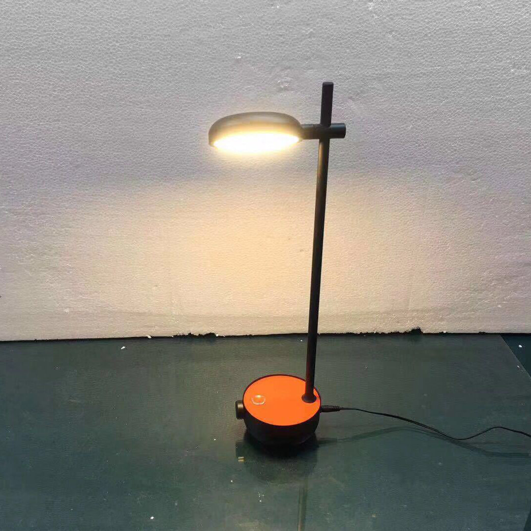 Lampe de table LED ronde en métal minimaliste moderne pour salon 