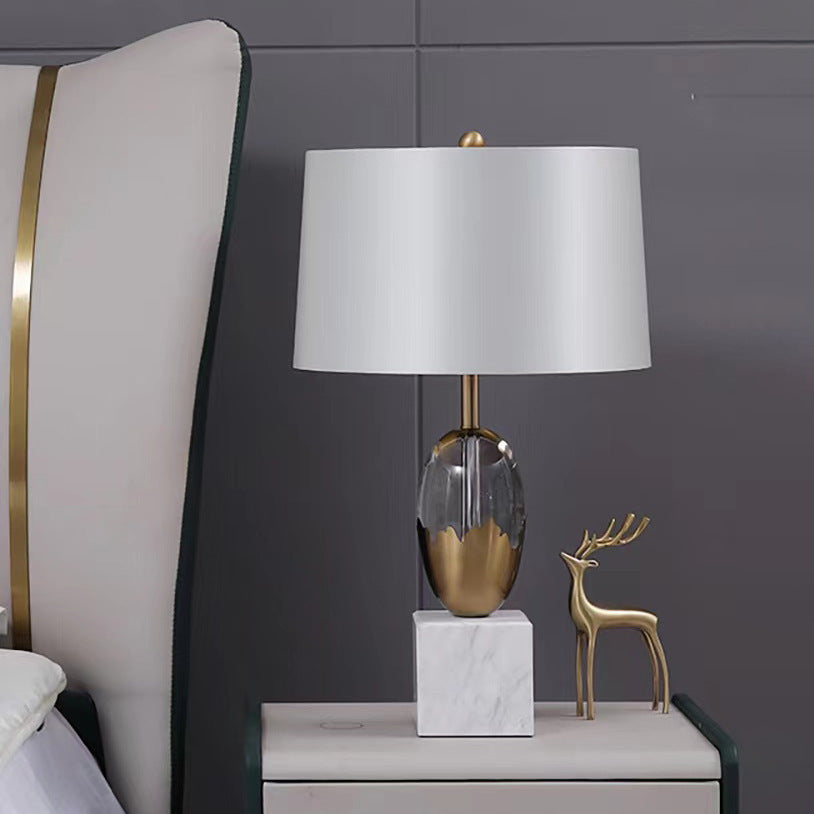 Moderne Art Deco Stoff Kristall Marmor Basis 1-Licht Tischlampe für Schlafzimmer 