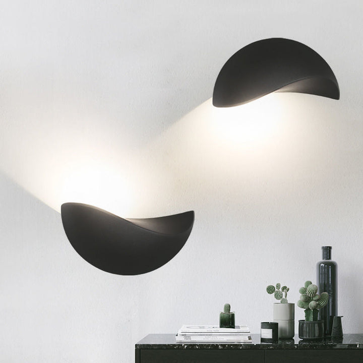 Lámpara de pared LED de aluminio en forma de media luna moderna minimalista para sala de estar 