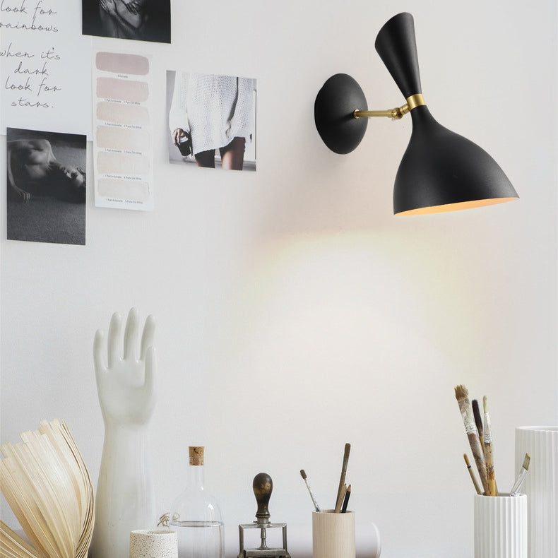 Applique murale moderne minimaliste à base évasée en fer à 1 lumière pour chambre à coucher 