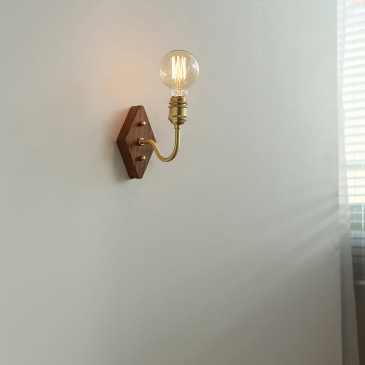Lámpara de Aplique de Pared de 1 Luz de Madera y Latón con Poste Curvado de Diamante Retro Contemporáneo para Dormitorio 