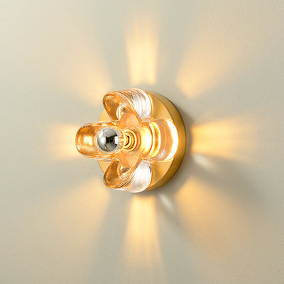 Moderne minimalistische runde quadratische Kleeblatt-Kupferglas-1-Licht-Wandleuchte für Schlafzimmer 