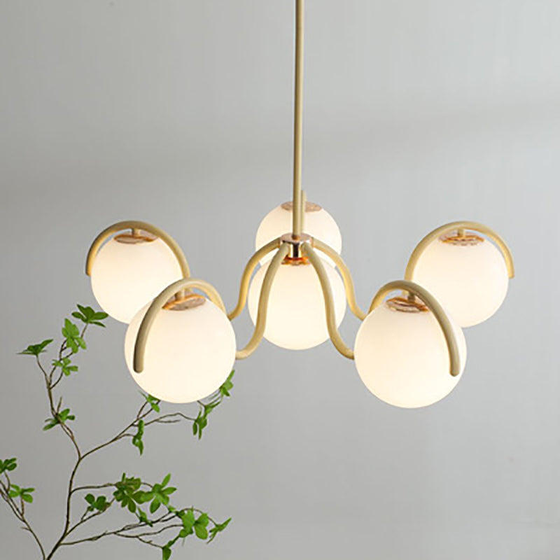 Moderner minimalistischer Kronleuchter mit geschwungenen Kugeln aus Metall und Glas mit 6 Lichtern für das Wohnzimmer 