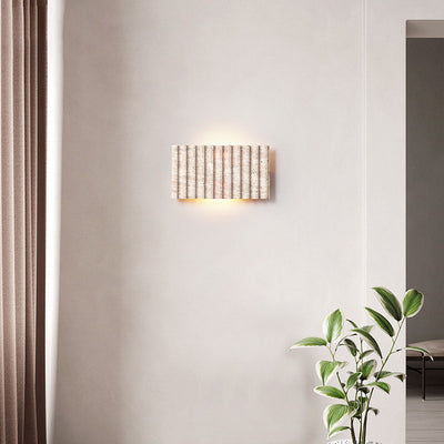 Aplique de pared de 1 luz con pantalla rectangular de travertino beige retro contemporáneo para dormitorio 