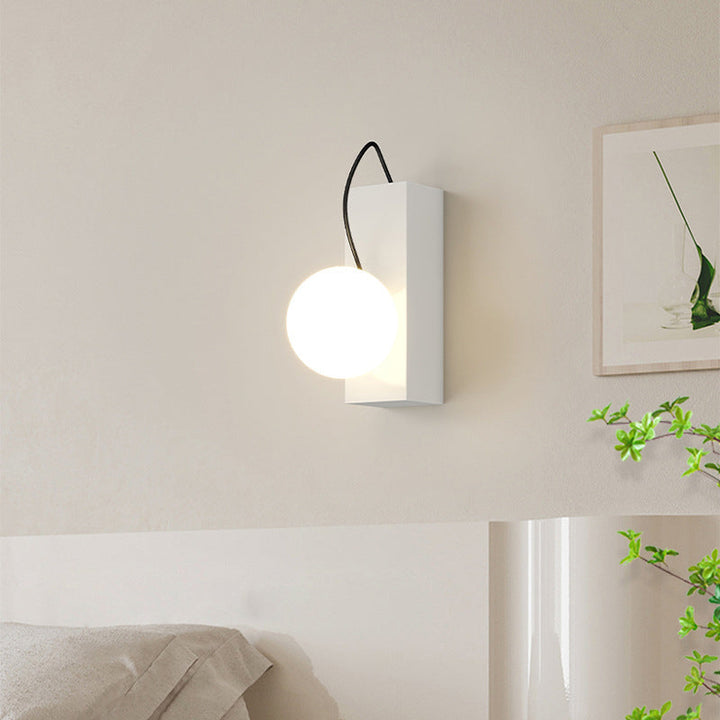 Applique murale contemporaine nordique en fer crème cuboïde déplaçable avec abat-jour sphérique magnétique 1 lumière pour chambre 