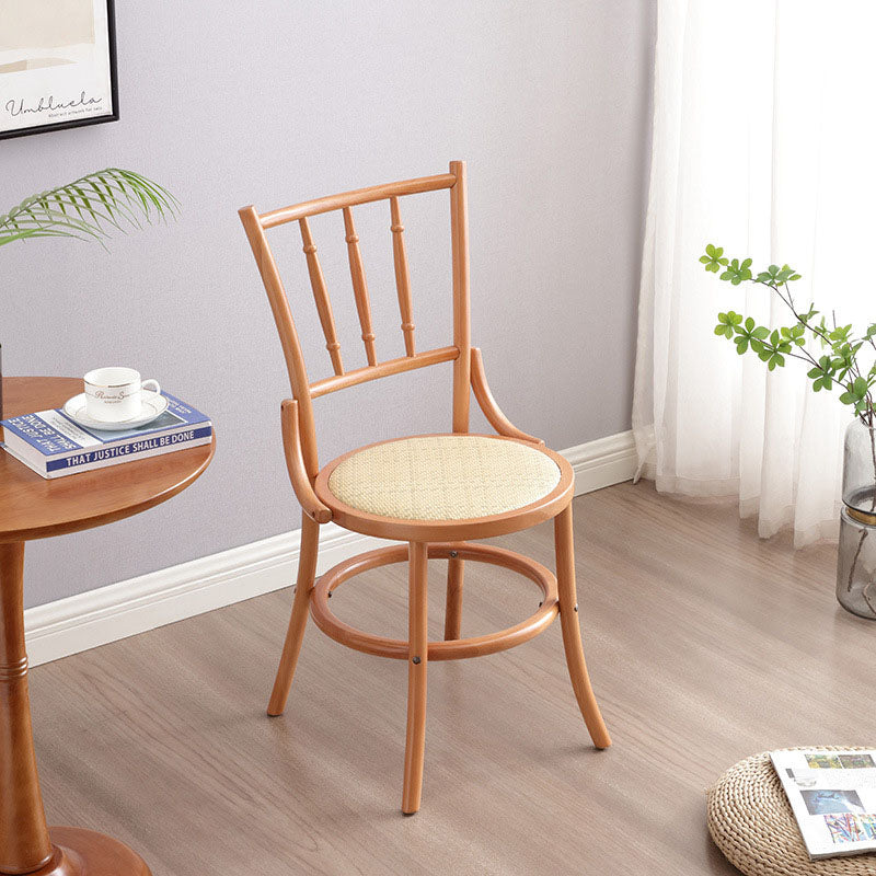 Traditionelle runde Vintage-Esszimmerstuhl-Rückenlehne aus zylindrischem Lindenholz mit Rattan-Optik für das Wohnzimmer 