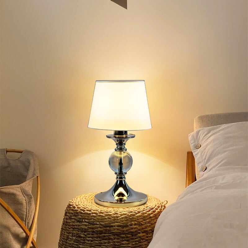 Lampe de table à 1 lumière en métal chromé avec tissu blanc simple de style européen 