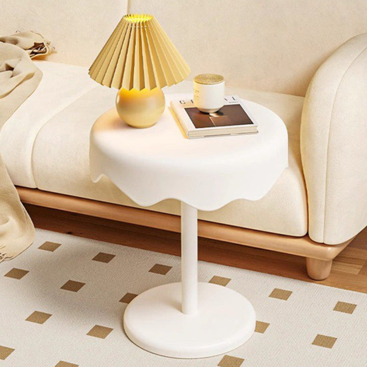 Mesa auxiliar contemporánea creativa redonda con forma de helado de PP plástico y acero al carbono para sala de estar 