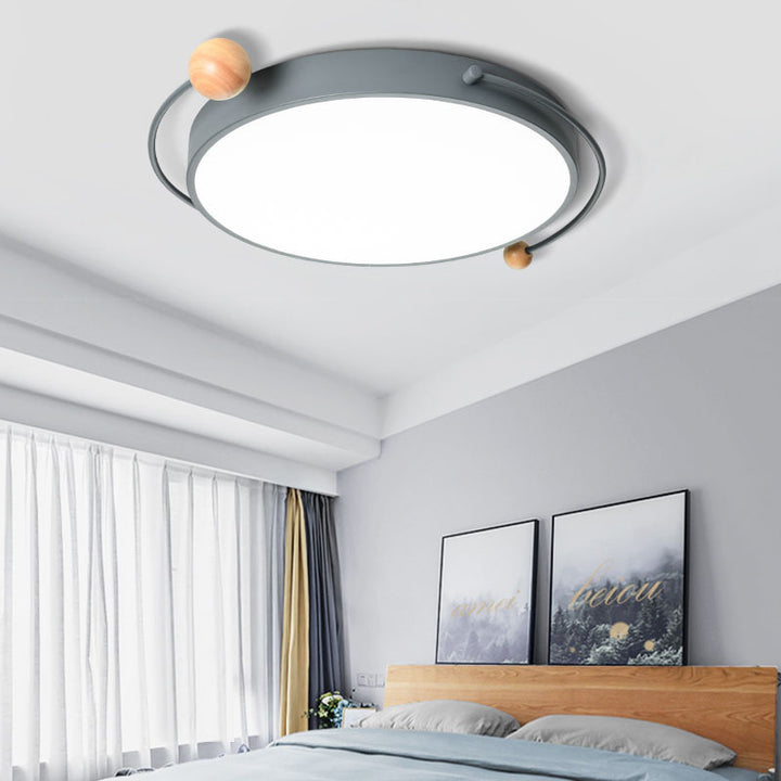 Plafonnier LED contemporain scandinave rond en orbe avec tube incurvé en fer, acrylique et bois pour chambre à coucher 