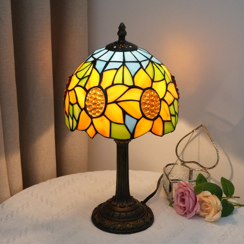 Traditionelle Tiffany-Tischlampe in Sonnenblumen-Regenschirmform aus Kunstharzglas mit 1 Licht für Schlafzimmer 