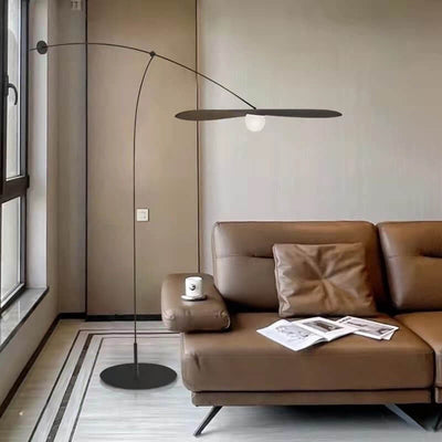 Minimalistische 1-flammige Stehlampe mit gefaltetem Schirm aus Stoff 