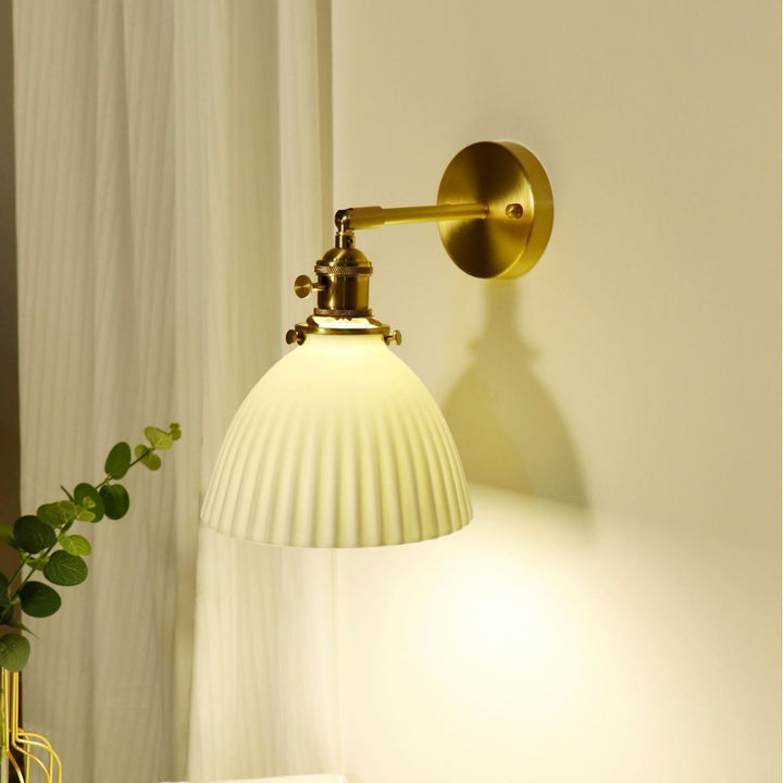 Applique murale moderne minimaliste demi-ronde en céramique cuivrée à 1 lumière pour chambre 