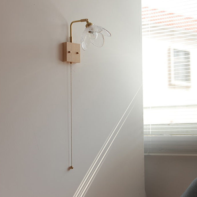 Lampe murale à tirette hémisphérique en bois, laiton, verre et fleur japonaise traditionnelle à 1 lumière pour chevet 