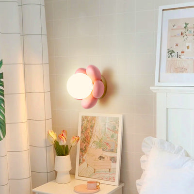 Modern Art Deco Flower Design Wood Resin 1-Light Wall Sconce Lamp For Living Room