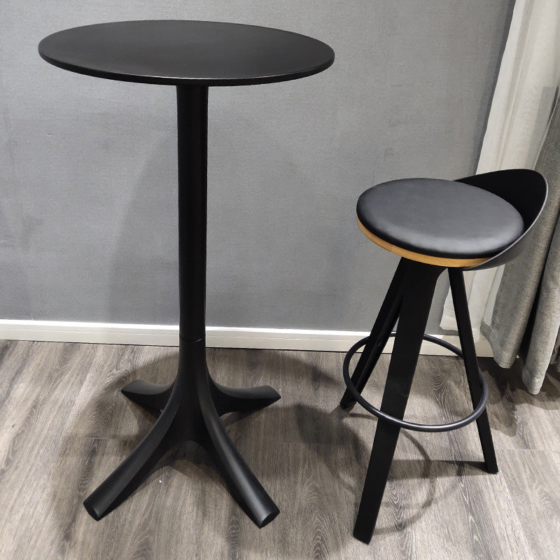 Tabouret de bar rond en plastique minimaliste moderne avec trois pieds hauts pour salle à manger 