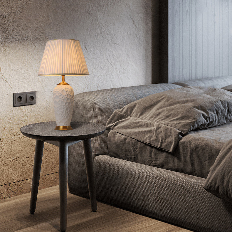 Moderne minimalistische Zylinder Keramik Stoff 1-Licht Tischlampe für Schlafzimmer 