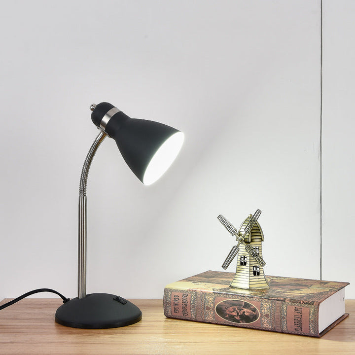 Lámpara de mesa de 1 luz de manguera de hierro con cuerno escandinavo contemporáneo para dormitorio 