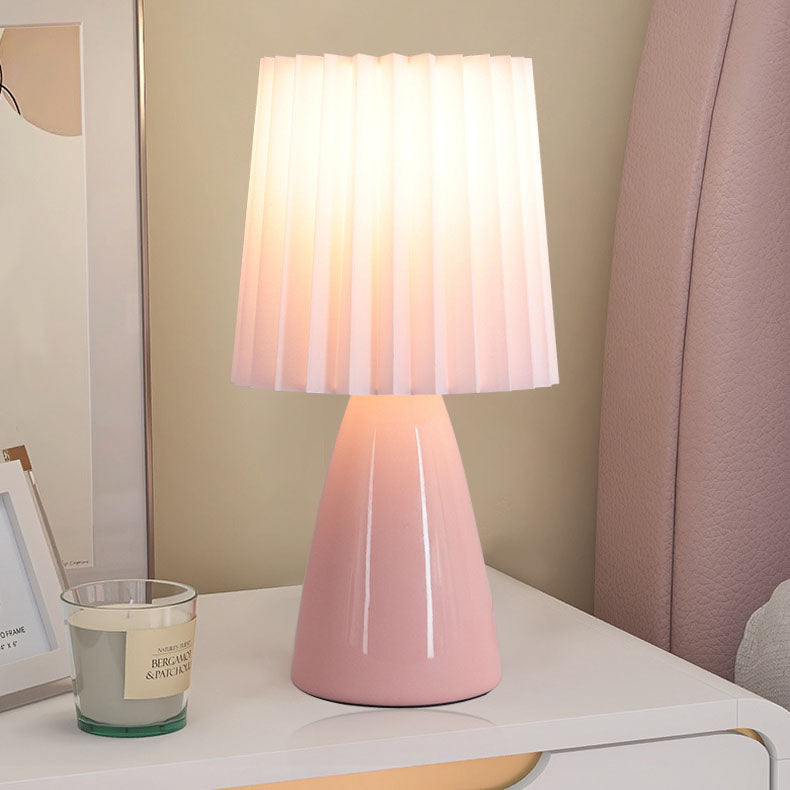 Lampe de table à 1 lumière avec base en céramique plissée en tissu de simplicité contemporaine pour salon 