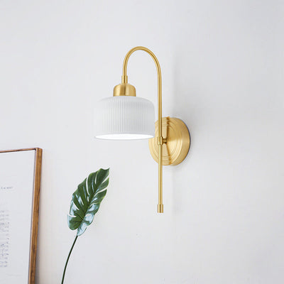Lampe murale contemporaine de luxe en laiton antique avec cylindre en céramique nervurée à 1 lumière pour salon 