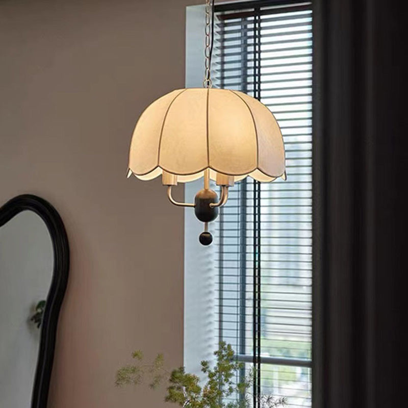 Traditionelle französische runde Kugel Pendelleuchte aus Stoff, Walnusseisen, 3 Lichter für Wohnzimmer 