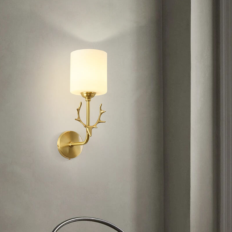 Zeitgenössische skandinavische Glaszylinder-Geweih-Kupfer-1-Licht-Wandleuchterlampe für Wohnzimmer 