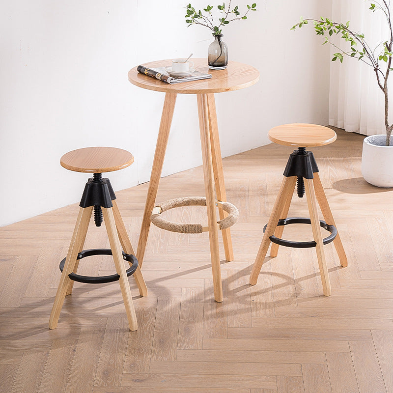 Tabouret de bar en bois massif à base de trépied ronde scandinave contemporaine avec repose-pieds pour salle à manger 