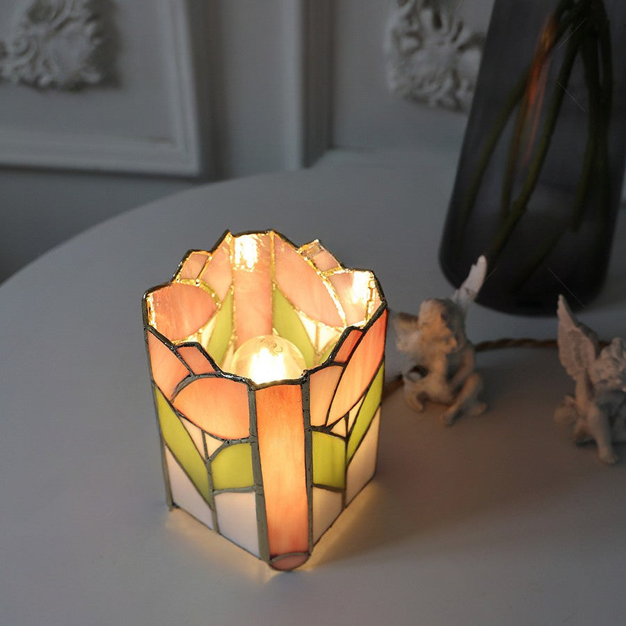 Traditionelle quadratische 1-flammige Tischlampe aus Tiffanyglas für Schlafzimmer 
