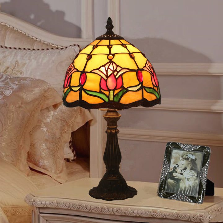 Traditionelle europäische Zinklegierung Glaskuppel Tulip 1-Licht Tischlampe für Schlafzimmer 