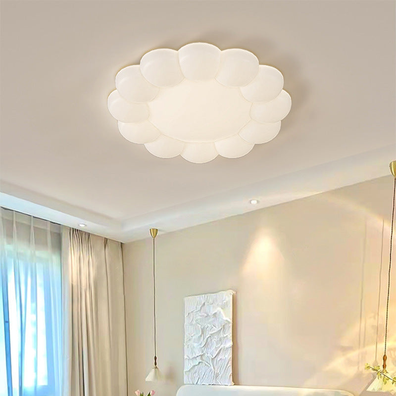 Plafonnier à LED en forme de fleur PE crème nordique contemporaine pour chambre à coucher 