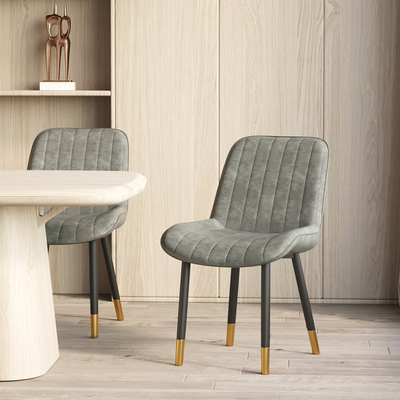 Chaise de salle à manger moderne de luxe carrée incurvée en similicuir avec dossier sans accoudoirs pour salle à manger 