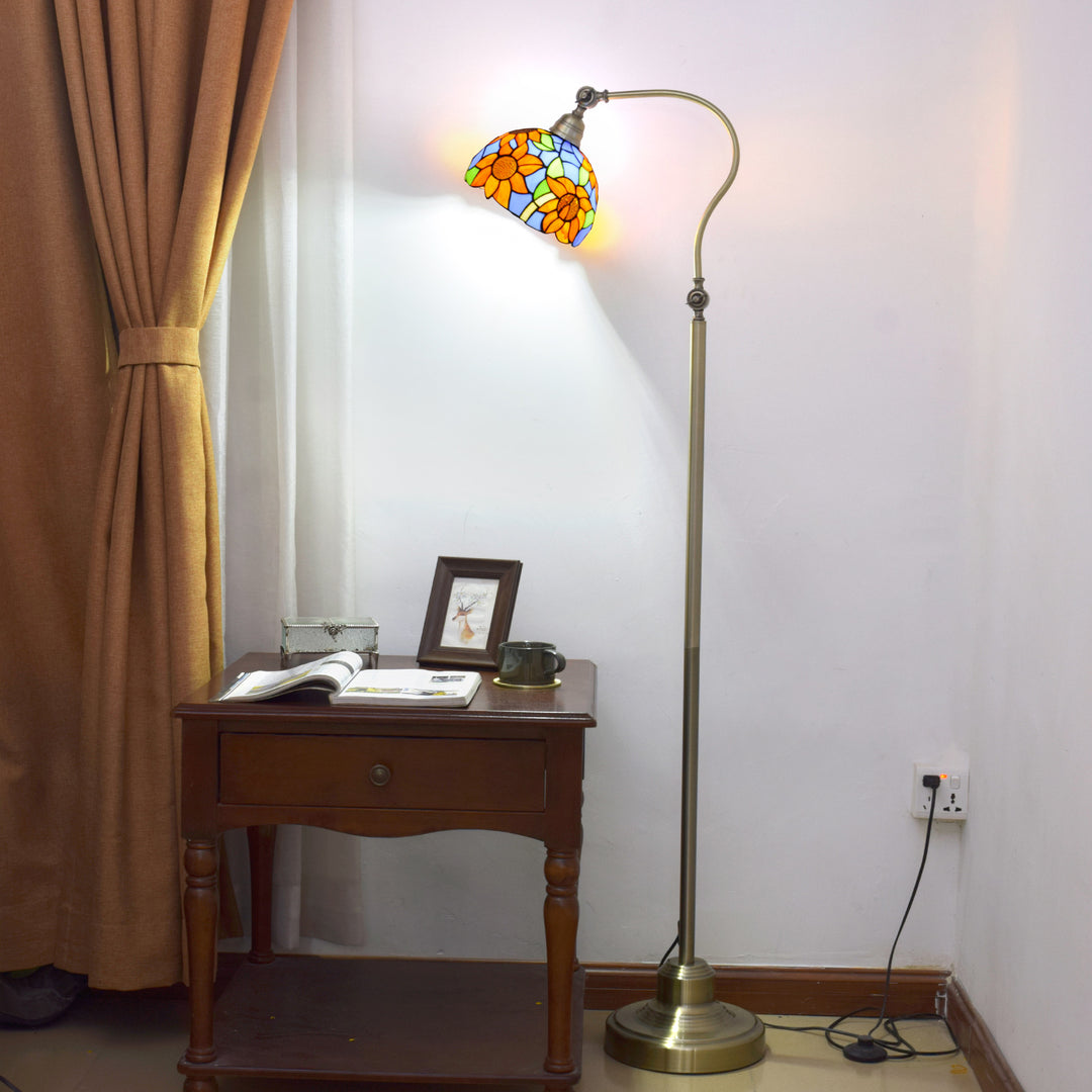 Traditionelle Tiffany Eisen Glas Kuppel Runde Gerbera 1-Licht Stehlampe für Nachttisch 